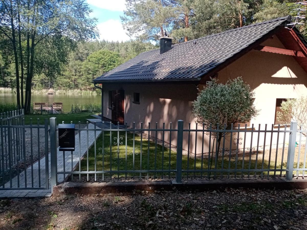 Urokliwy Domek Nad Brzegiem Jeziora Lubiatów 외부 사진